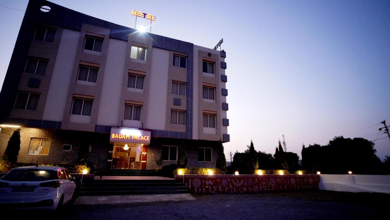 Hotel Badam Palace Udaipur Esterno foto